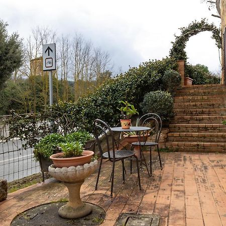 Enchanting Flat With Patio In Abbadia A Isola Монтериджони Екстериор снимка