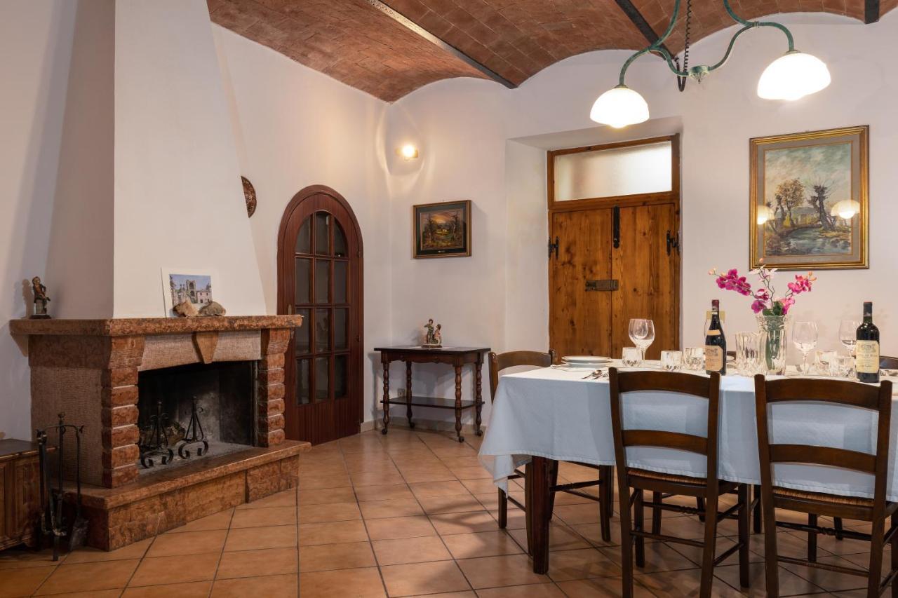 Enchanting Flat With Patio In Abbadia A Isola Монтериджони Екстериор снимка