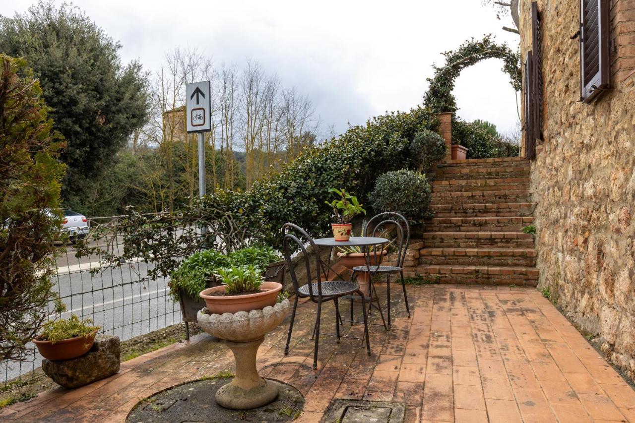 Enchanting Flat With Patio In Abbadia A Isola Монтериджони Екстериор снимка